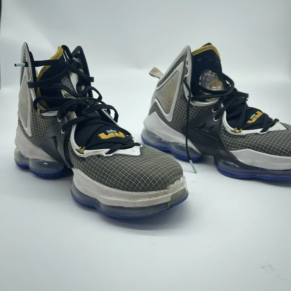Nike LeBron 19 Shoes 